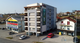 Zgrada pored MEB-a